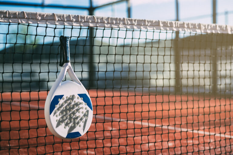 Techniques de base au padel : guide pour bien débuter